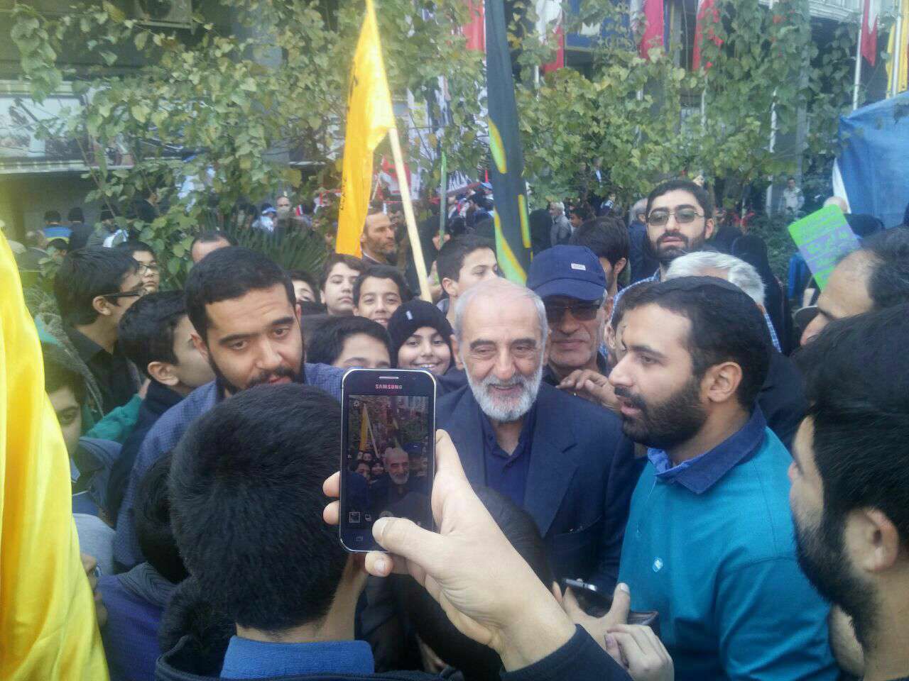 حضور حسین شریعتمداری مدیر مسئول روزنامه کیهان در راهپیمایی روز ملی مبارزه با استکبار جهانی